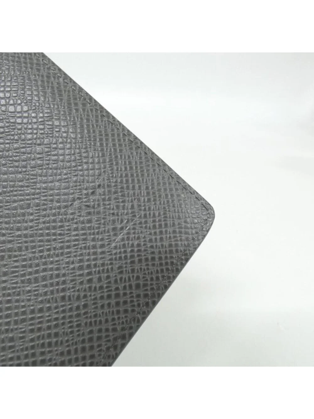 Louis Vuitton Taiga Portefeuille Brazza Wallet